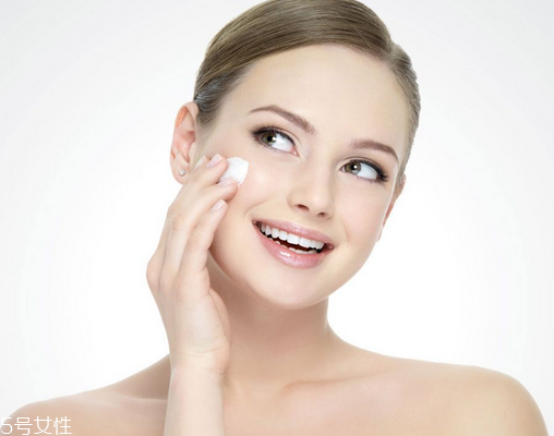 油皮可以不用乳液嗎？油皮只用水不用乳液可以嗎？