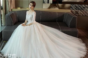 婚紗里面穿絲襪嗎？穿婚紗要穿絲襪嗎？