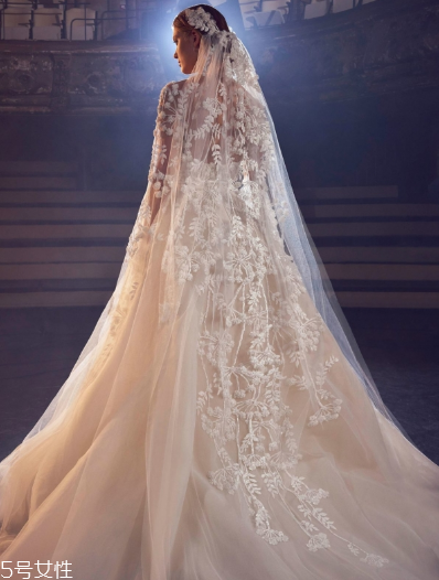 婚紗怎么疊起來裝包？婚紗怎么打包不會皺？