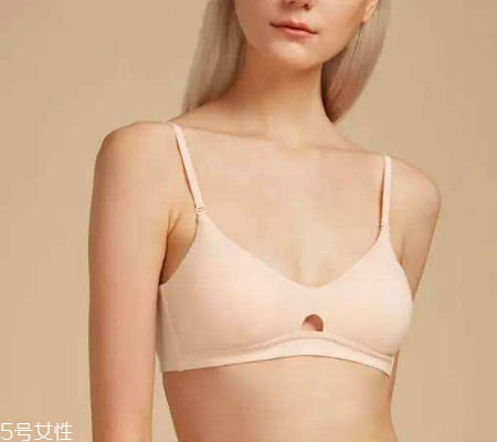 前胸起痘痘什么原因 前胸起痘痘怎么辦 前胸起痘痘什么原因 前胸起痘痘怎么辦