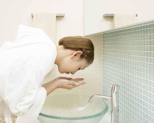 油皮用皂基還是氨基酸？氨基酸和皂基適合人群