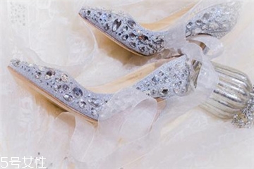 婚鞋要準(zhǔn)備幾雙？結(jié)婚要幾雙婚鞋？