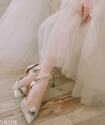 婚鞋要準(zhǔn)備幾雙？結(jié)婚要幾雙婚鞋？