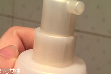 乳液會堵塞毛孔嗎？乳液會讓毛孔堵塞嗎？