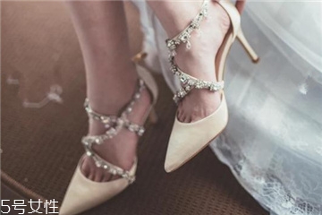 婚鞋能穿回娘家嗎？婚鞋穿回娘家不吉利嗎？