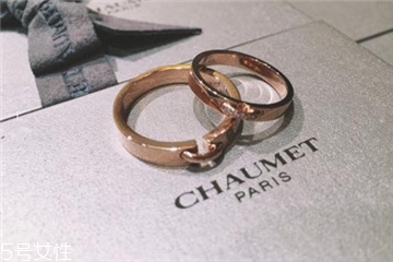 婚戒是男左女右嗎？婚戒應該戴左手還是右手？