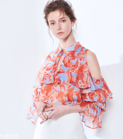 夏天荷葉邊怎么搭配？夏季荷葉邊穿搭指南