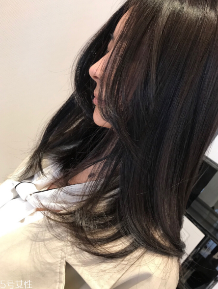 黑茶色適合長發(fā)嗎 黑茶色適合男生嗎 黑茶色適合長發(fā)嗎 黑茶色適合男生嗎