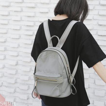 雙肩包怎么背好看？雙肩包搭配技巧