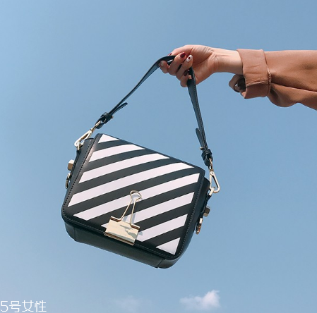 微胖女生背什么包包？微胖女生適合什么包包？