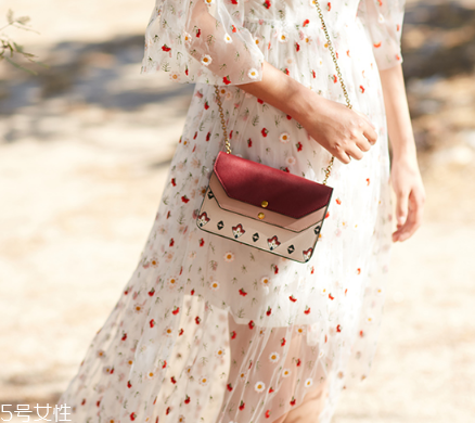 微胖女生背什么包包？微胖女生適合什么包包？