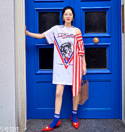 夏天白色t恤怎么搭配？夏季白t搭配竅門