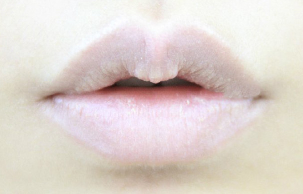 先涂口紅還是先涂唇蜜比較好 先涂口紅還是先涂唇蜜比較好