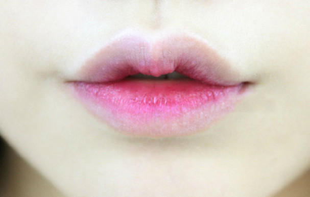 先涂口紅還是先涂唇蜜比較好 先涂口紅還是先涂唇蜜比較好