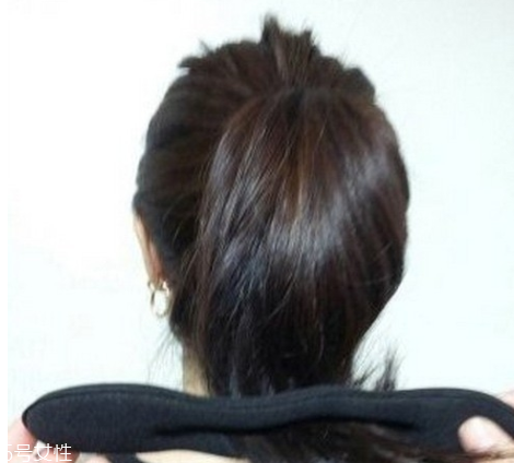 發(fā)量少簡單隨意丸子頭教程 發(fā)量少也能hold住的丸子頭 發(fā)量少簡單隨意丸子頭教程 發(fā)量少也能hold住的丸子頭