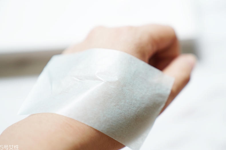 嬌韻詩(shī)不死鳥(niǎo)水精華適合夏天嗎 嬌韻詩(shī)不死鳥(niǎo)水精華評(píng)測(cè) 嬌韻詩(shī)不死鳥(niǎo)水精華適合夏天嗎 嬌韻詩(shī)不死鳥(niǎo)水精華評(píng)測(cè)