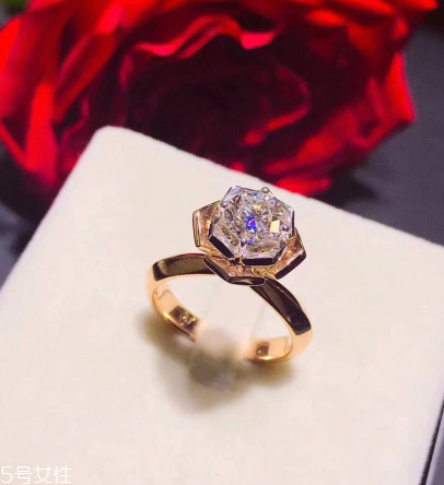 鉆戒可以戴著睡覺(jué)嗎？鉆戒睡覺(jué)要摘下嗎？