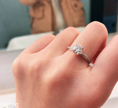 鉆戒可以戴右手嗎？鉆戒戴右手可以嗎？