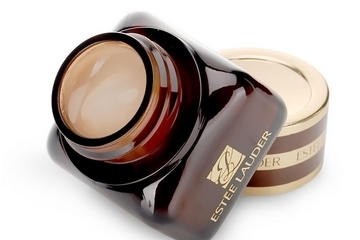 眼霜是干嘛用的？眼霜的作用是什么？