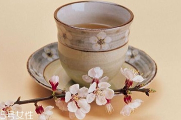 梅花可以泡水喝嗎？梅花泡水的功效