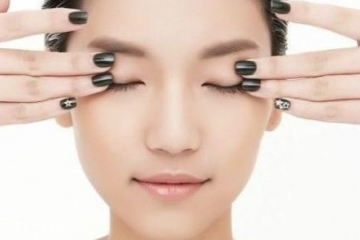 眼霜晚上用好還是白天用好？眼霜最佳使用時間