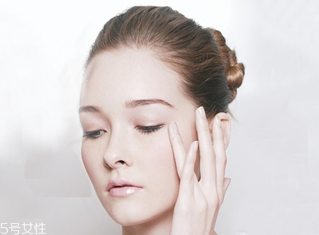 眼霜為什么會搓泥？眼霜搓泥的原因