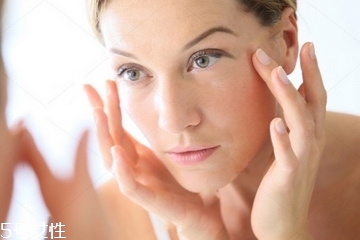 眼霜為什么要用無(wú)名指？為什么要用無(wú)名指涂眼霜？