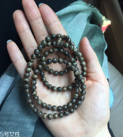 沉香手串怎么盤(pán)玩？沉香手串盤(pán)玩技巧
