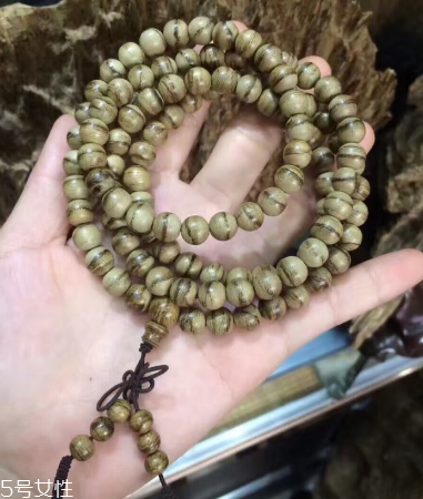 沉香手串可以用水洗嗎？沉香手串能沾水嗎？