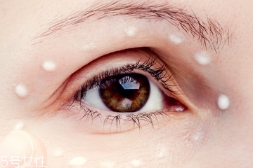 眼霜分年齡嗎？眼霜使用分年齡段嗎？