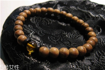 沉香手串可以用水洗嗎？沉香手串能沾水嗎？