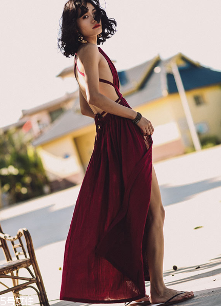 露背裝怎么搭配？露背裝搭配圖片