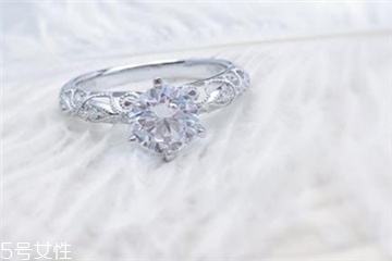 鉆戒為什么會變黃？鉆戒發(fā)黃的原因