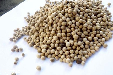 白胡椒能代替黑胡椒嗎？白胡椒的營養(yǎng)價(jià)值