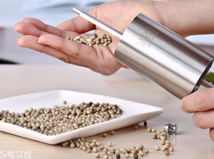 白胡椒是辣椒嗎？白胡椒辣嗎？