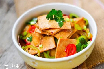 白胡椒是辣椒嗎？白胡椒辣嗎？