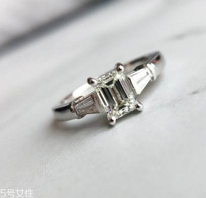 鉆戒為什么白天不閃？鉆戒白天不閃是什么原因？