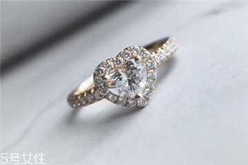 鉆戒為什么白天不閃？鉆戒白天不閃是什么原因？