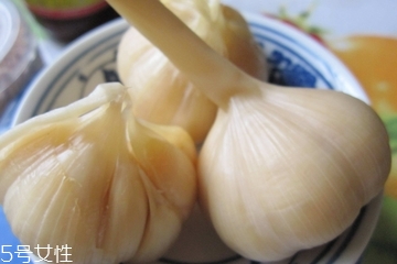 糖醋蒜的腌制方法 糖醋蒜怎么做？