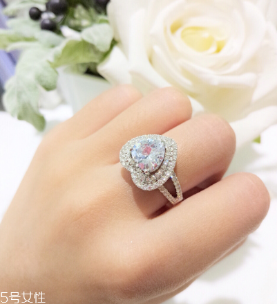 鉆戒一般買幾克拉的？鉆戒買多大的好？