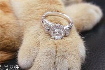 鉆戒一般買幾克拉的？鉆戒買多大的好？