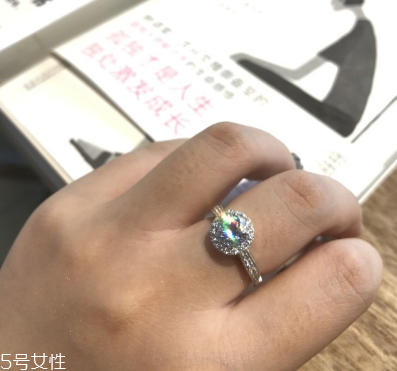 鉆戒是鉑金好還是18k金好？鉆戒買鉑金還是18k金？