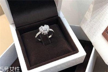 鉆戒是鉑金好還是18k金好？鉆戒買鉑金還是18k金？