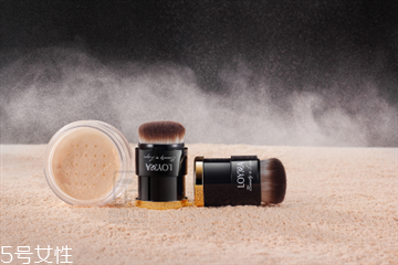 化妝一定要用散粉嗎 散粉用在化妝的哪一步 化妝一定要用散粉嗎 散粉用在化妝的哪一步