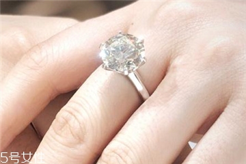 鉆戒是750好還是950好？鉆戒買(mǎi)750還是950好？