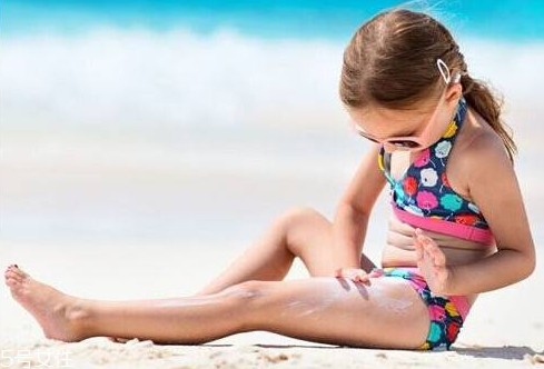 防曬霜為什么會(huì)刺激眼睛？防曬霜為什么會(huì)熏眼睛？