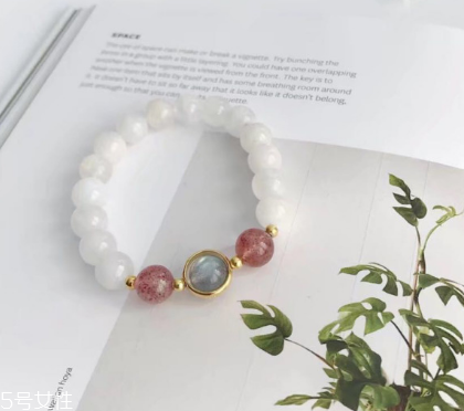 月光石手鏈?zhǔn)裁磧r(jià)位？月光石手鏈正品價(jià)格