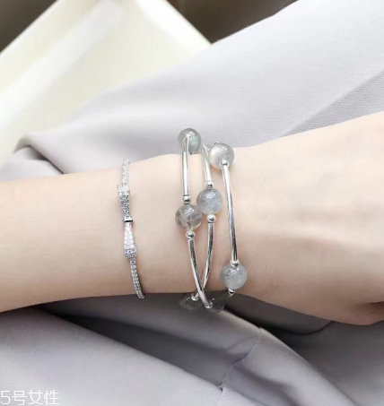 月光石有什么寓意？月光石的寓意是什么？