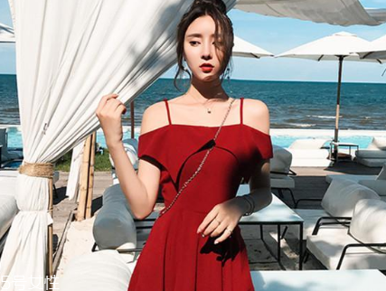 夏天穿什么顏色連衣裙好？夏天適合什么顏色連衣裙？