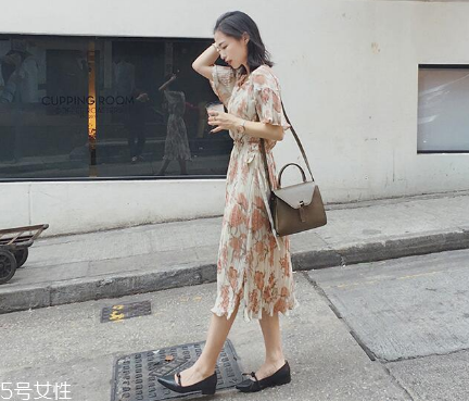 女生去海邊穿什么衣服？海邊度假怎么穿搭顯瘦？